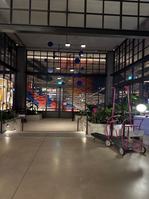 Moxy Sydney Airportのエントランス