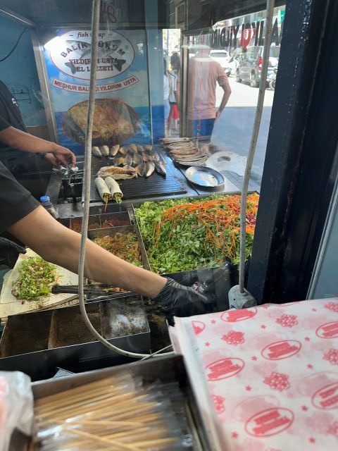 ガラタ塔近くのサバサンド屋