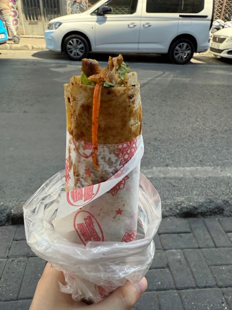 ガラタ塔近くのサバサンド屋